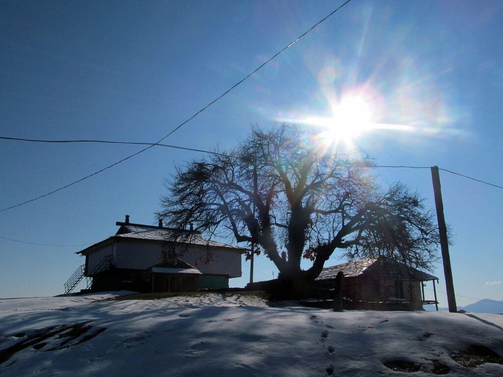 Bijli Mahadev ttemple on a sunny day.