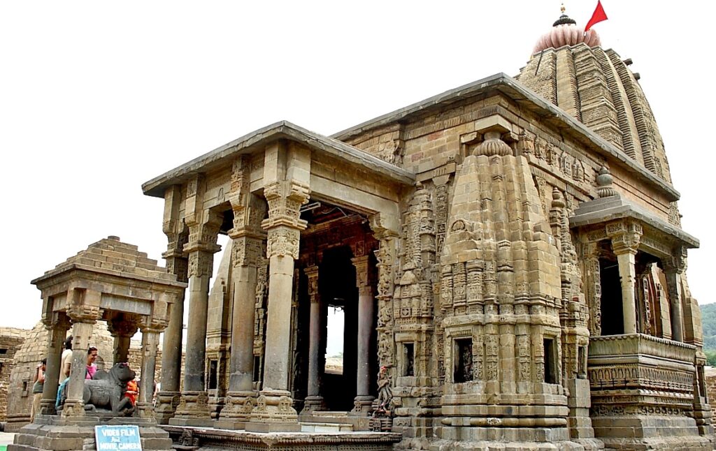 A scenic view of Baijnath temple.